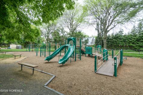 86 Robinson Place Shrewsbury Boro NJ 07702