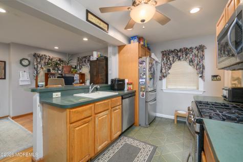 86 Robinson Place Shrewsbury Boro NJ 07702