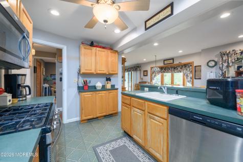 86 Robinson Place Shrewsbury Boro NJ 07702