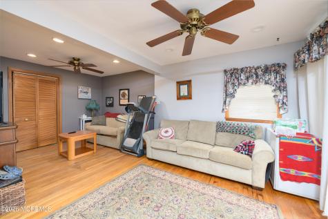86 Robinson Place Shrewsbury Boro NJ 07702
