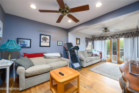 86 Robinson Place Shrewsbury Boro NJ 07702