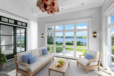 100/98 W River Road Rumson NJ 07760