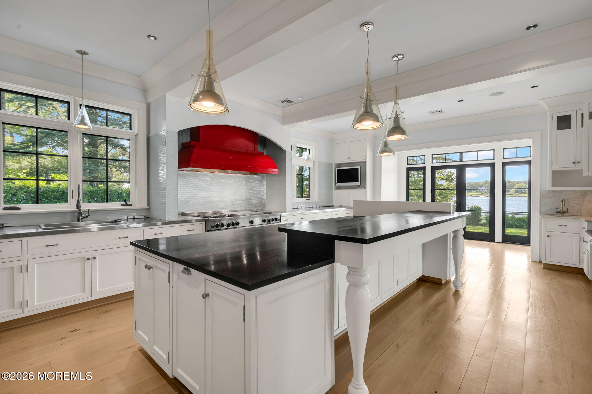 100/98 W River Road Rumson NJ 07760