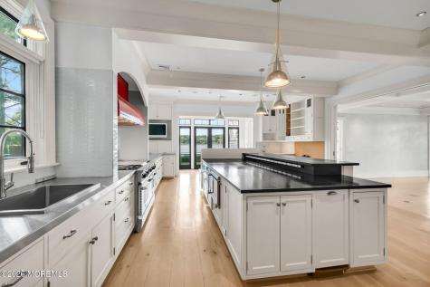 100/98 W River Road Rumson NJ 07760