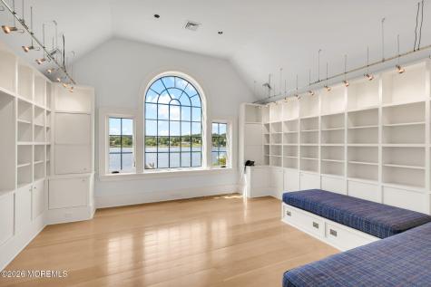100/98 W River Road Rumson NJ 07760