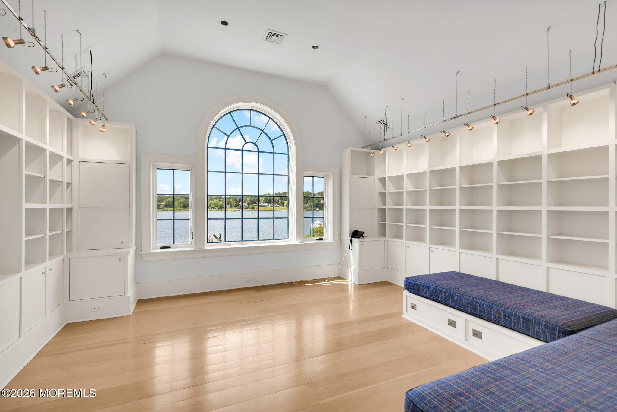 100/98 W River Road Rumson NJ 07760
