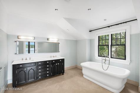100/98 W River Road Rumson NJ 07760