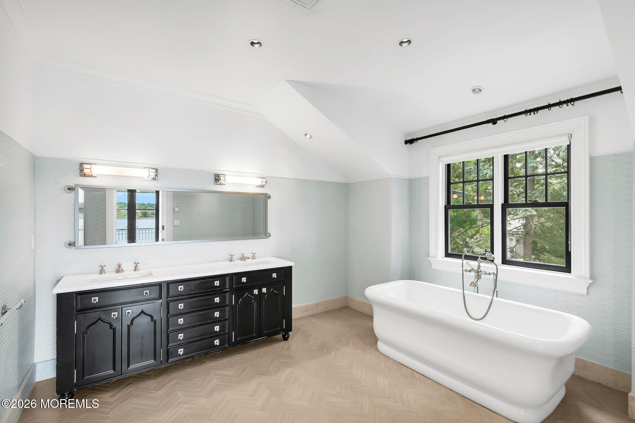 100/98 W River Road Rumson NJ 07760