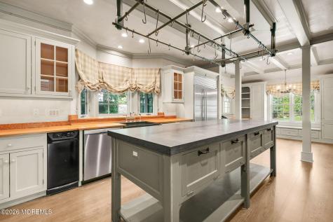100/98 W River Road Rumson NJ 07760