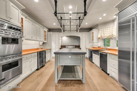 100/98 W River Road Rumson NJ 07760