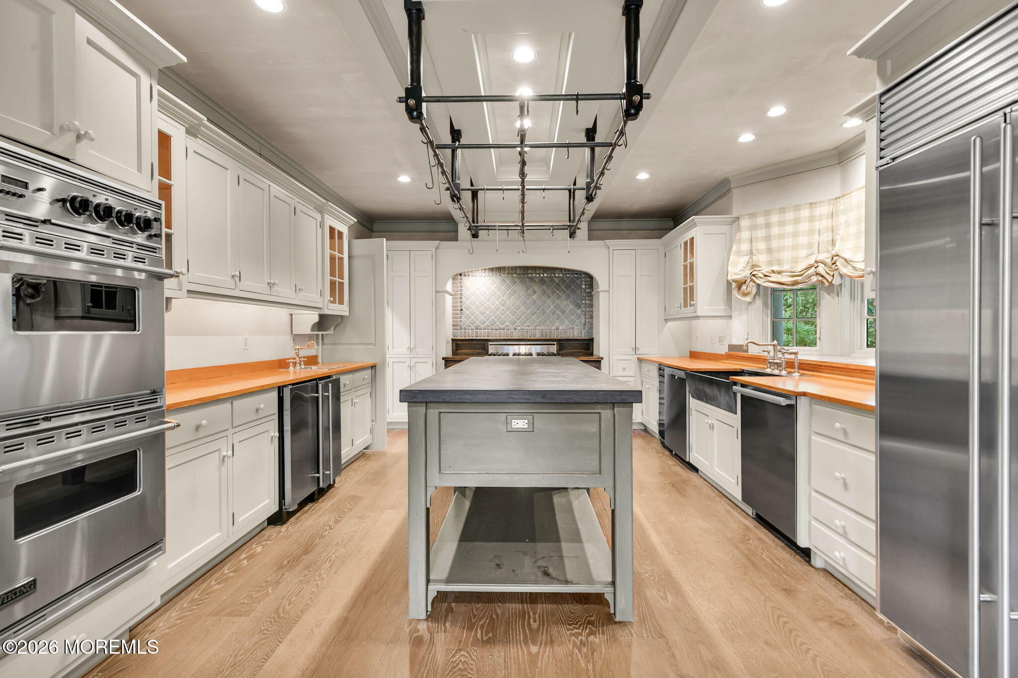 100/98 W River Road Rumson NJ 07760