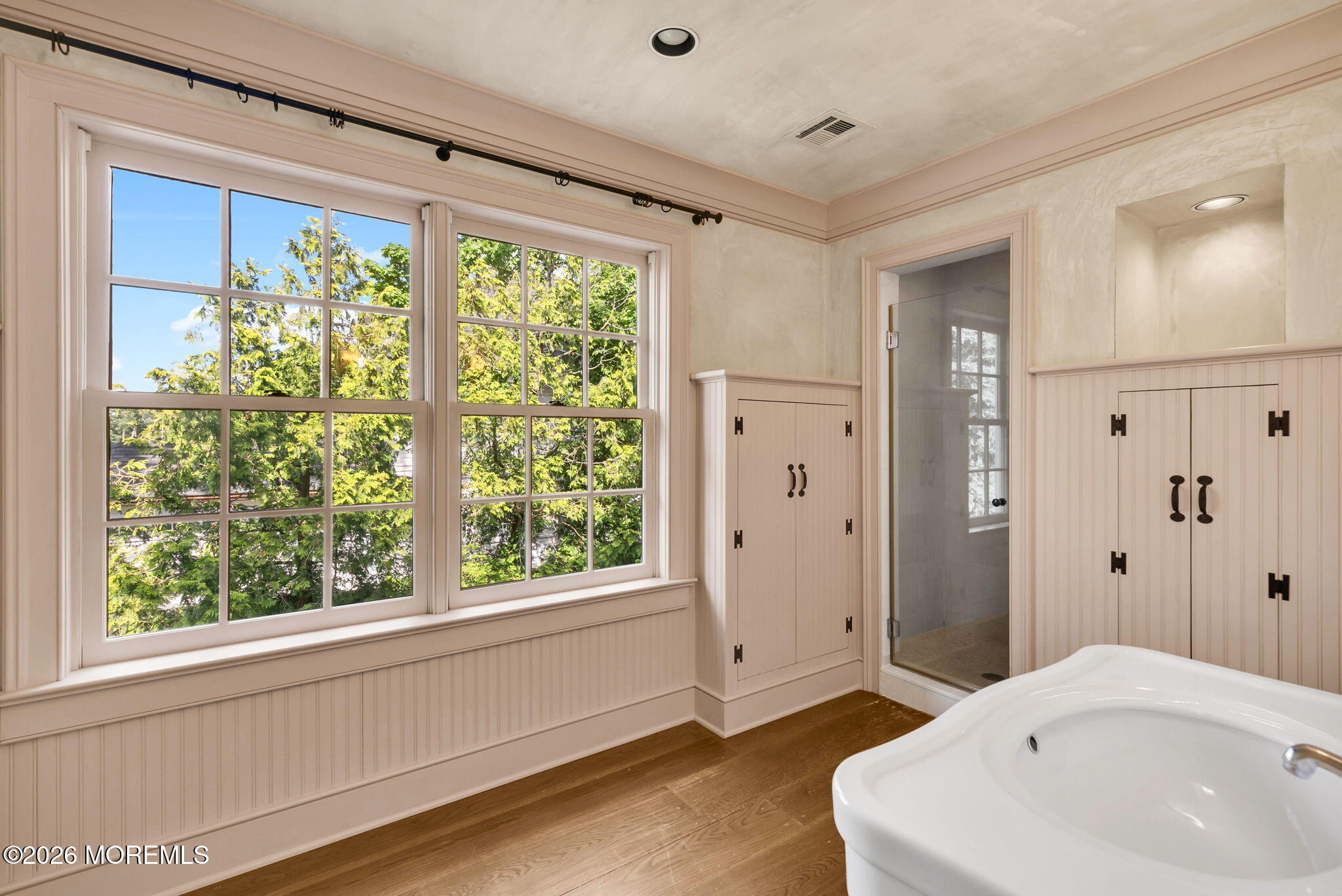 100/98 W River Road Rumson NJ 07760