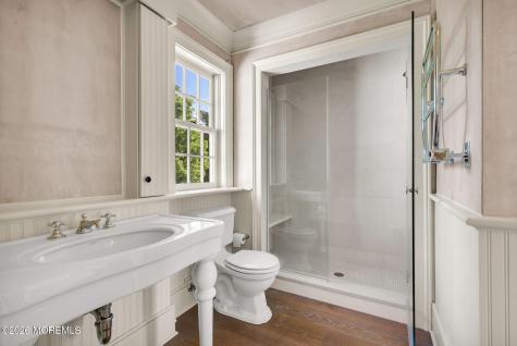 100/98 W River Road Rumson NJ 07760