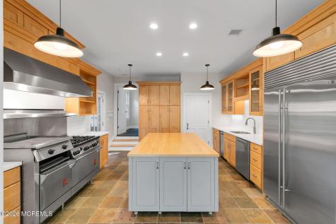100/98 W River Road Rumson NJ 07760