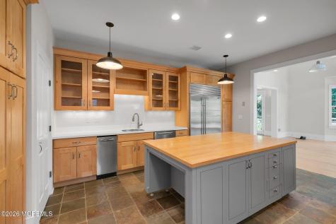 100/98 W River Road Rumson NJ 07760