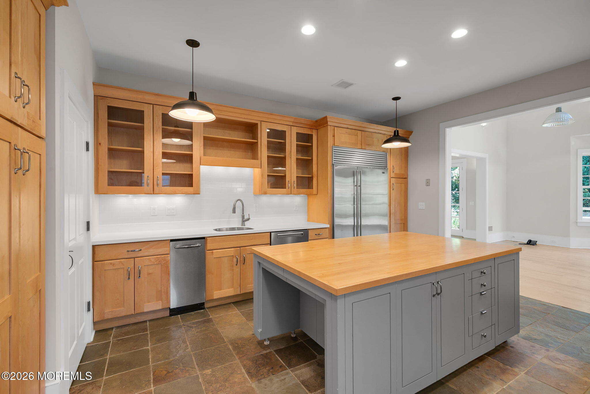 100/98 W River Road Rumson NJ 07760