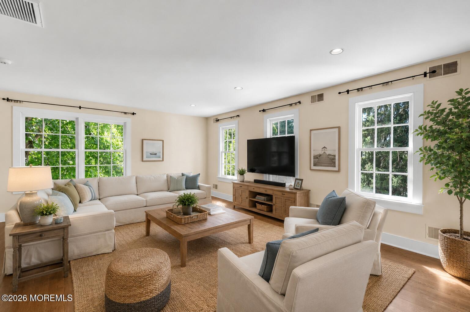 100/98 W River Road Rumson NJ 07760