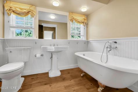 100/98 W River Road Rumson NJ 07760