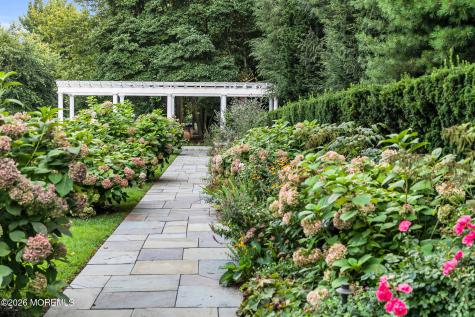 100/98 W River Road Rumson NJ 07760