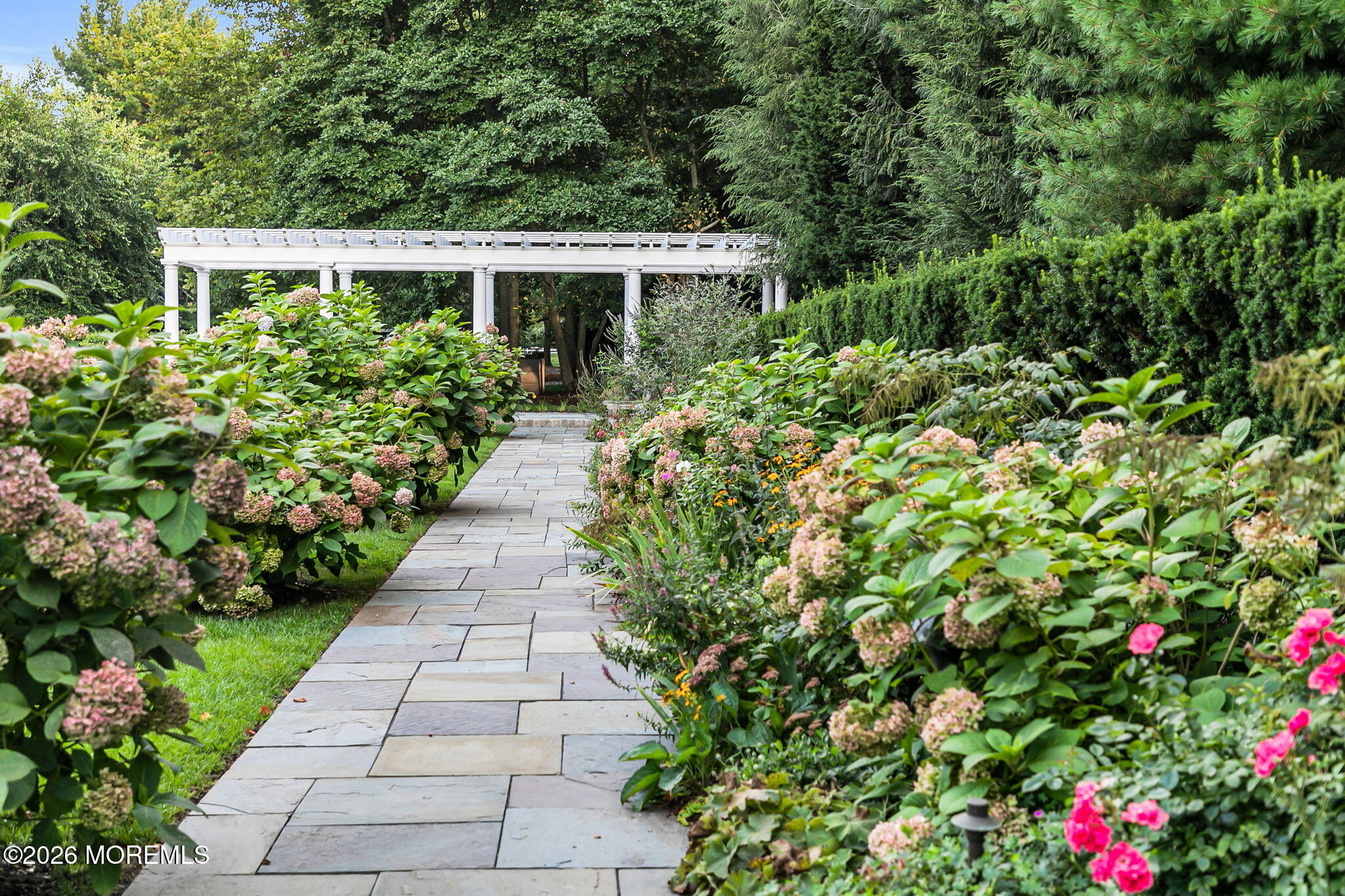 100/98 W River Road Rumson NJ 07760