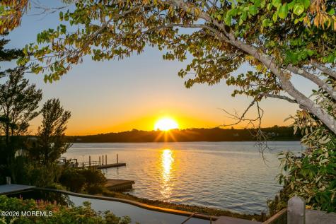 100/98 W River Road Rumson NJ 07760