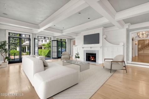 100/98 W River Road Rumson NJ 07760
