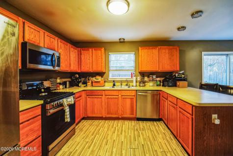 27 Lena Court Berkeley NJ 08721