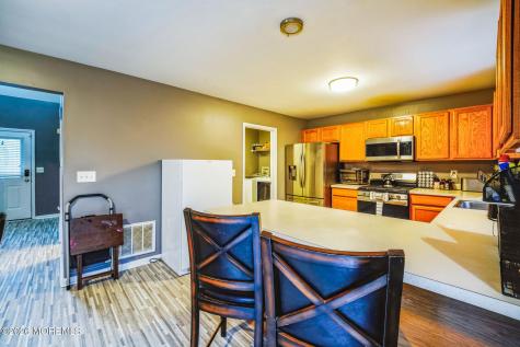 27 Lena Court Berkeley NJ 08721