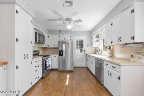 29 Centerville Road Holmdel NJ 07733