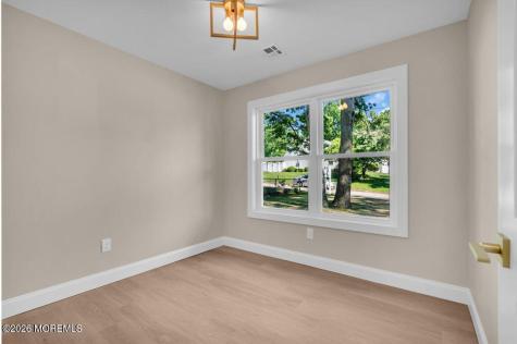 148 Torpedo Road Manahawkin NJ 08050