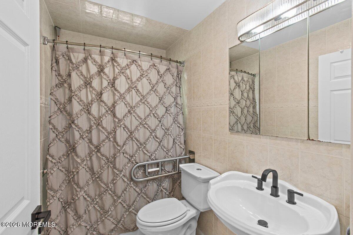 687 Hopping Road Belford NJ 07718