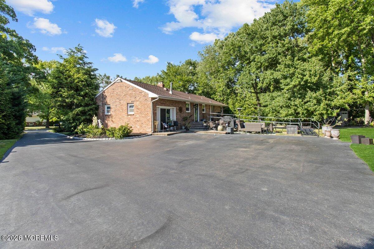 687 Hopping Road Belford NJ 07718
