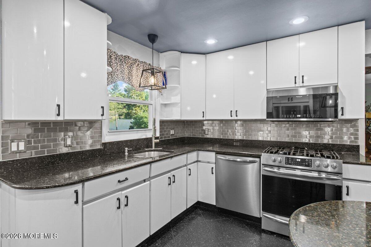 687 Hopping Road Belford NJ 07718