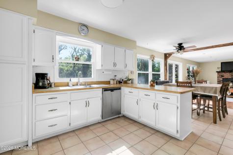 9 New Monmouth Road Middletown NJ 07748