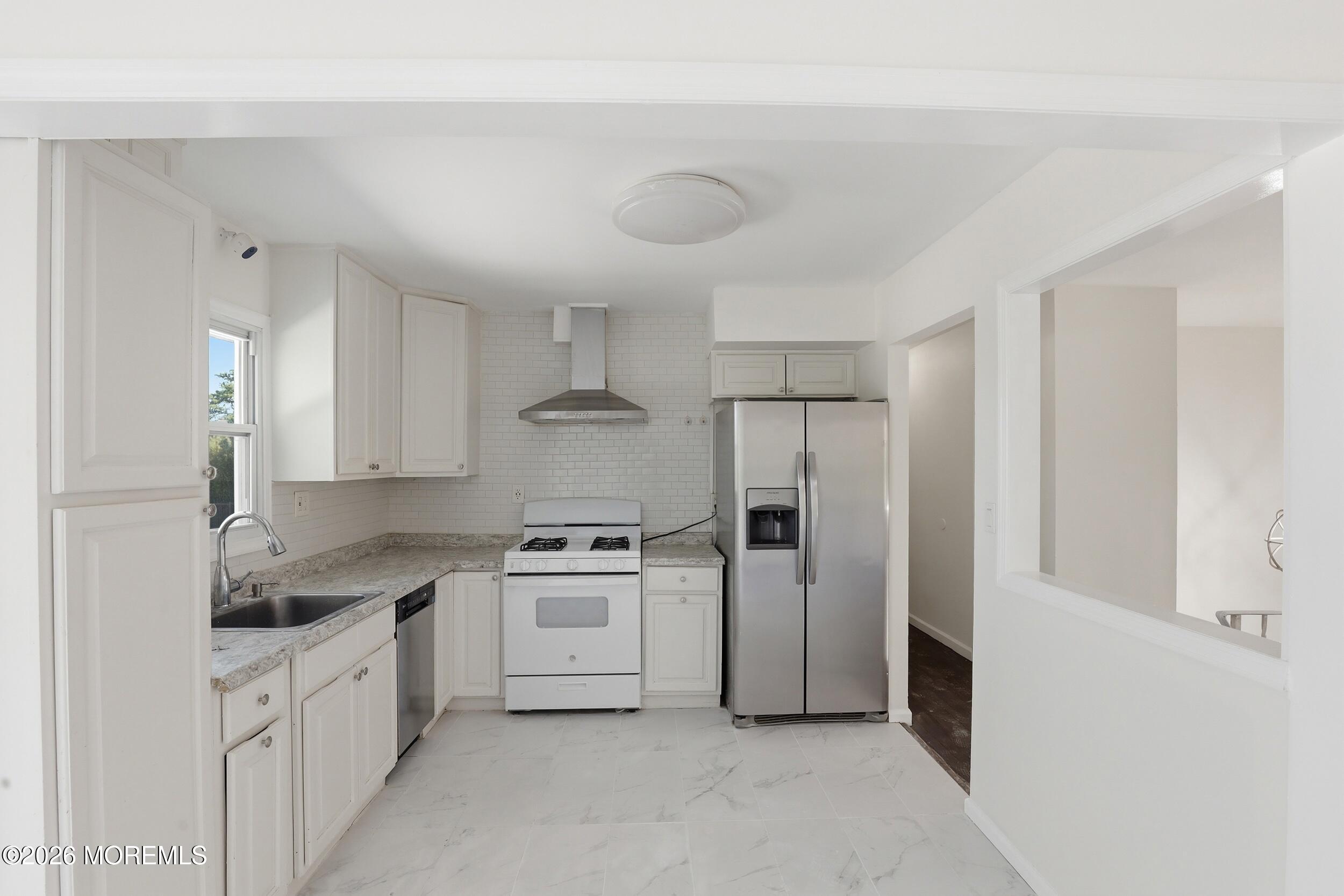 816 Berkeley Avenue Beachwood NJ 08722