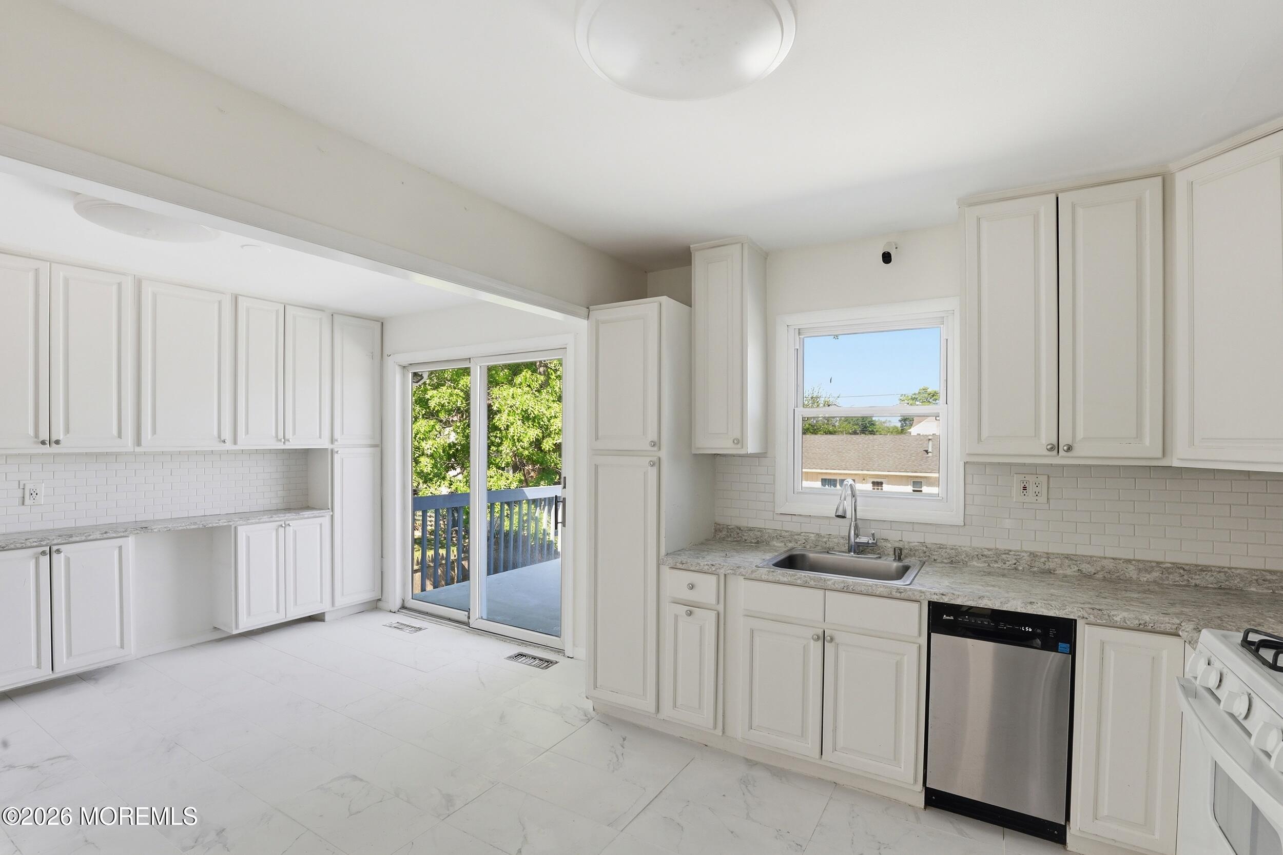 816 Berkeley Avenue Beachwood NJ 08722