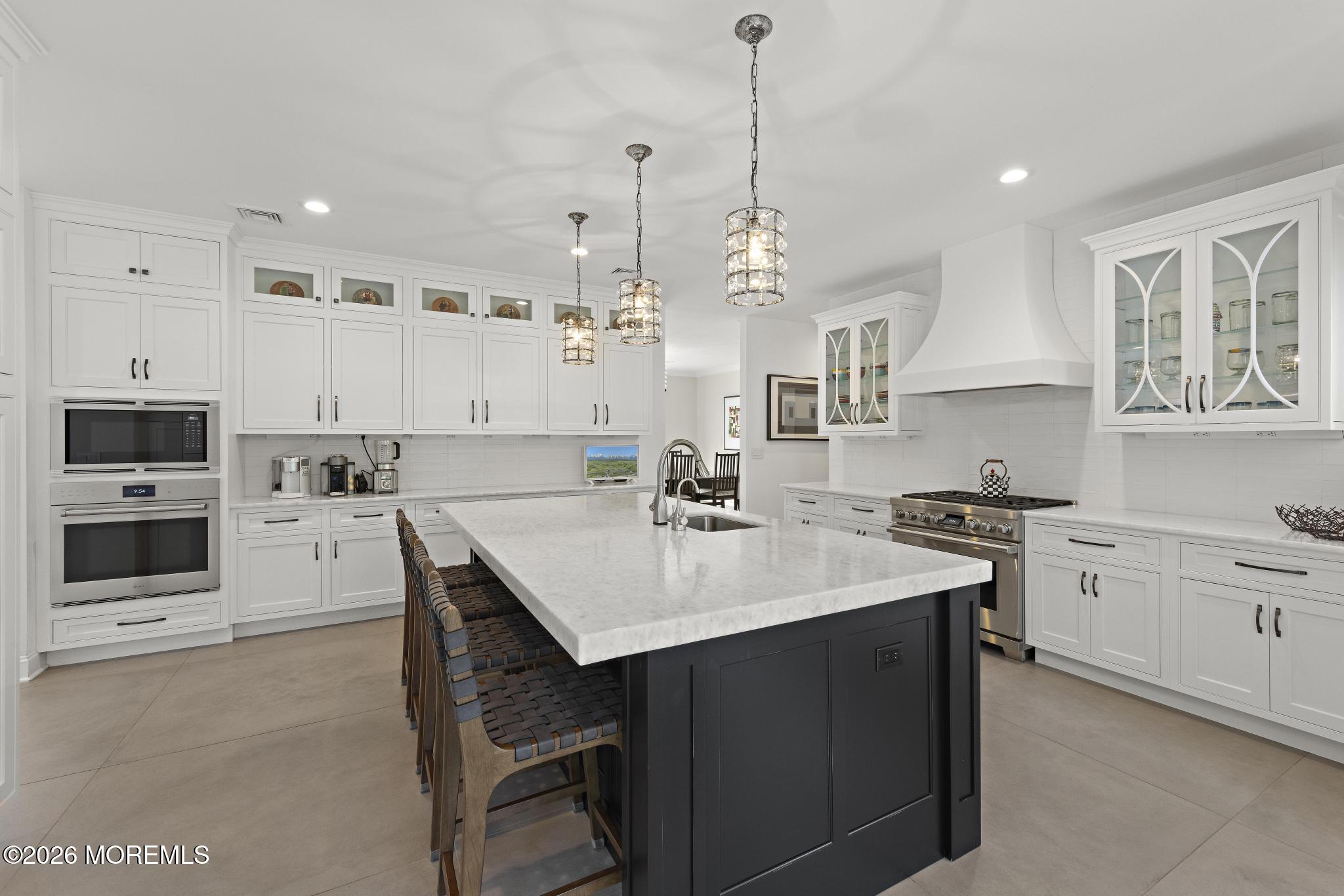 2 Victorian Hill Manalapan NJ 07726