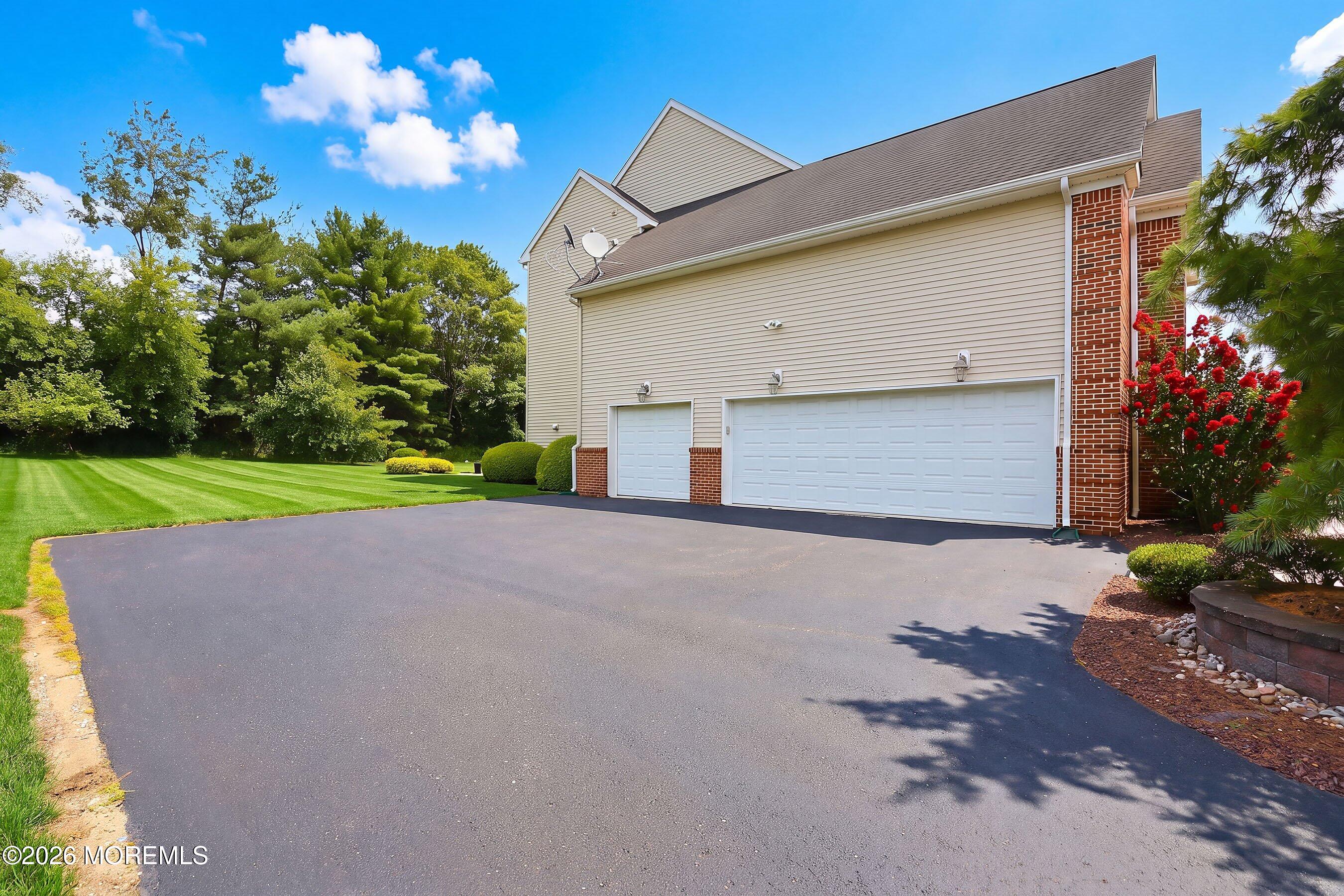 102 Hidden Pond Court Manalapan NJ 07726
