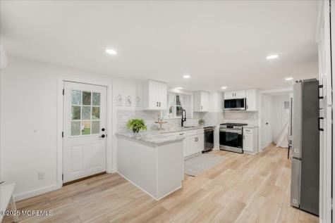 24381 W Main Street Columbus NJ 08022