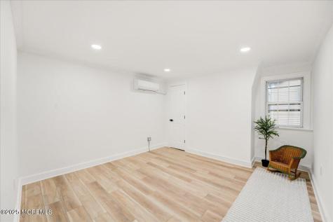 24381 W Main Street Columbus NJ 08022