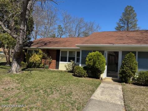 522A Thornbury Court Lakewood NJ 08701