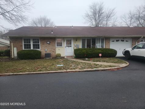40B Edinburgh Lane Manchester NJ 08759