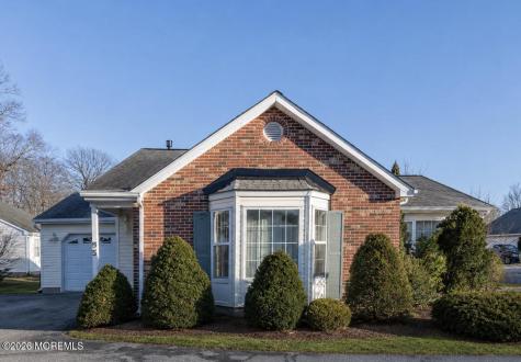 95 Farnworth Close Freehold NJ 07728
