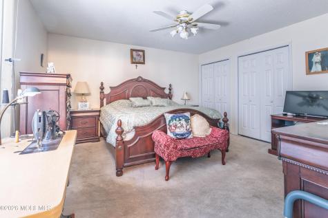 95 Farnworth Close Freehold NJ 07728