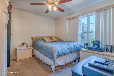 95 Farnworth Close Freehold NJ 07728