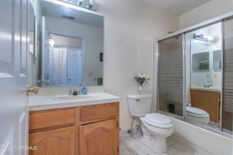95 Farnworth Close Freehold NJ 07728