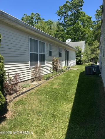 95 Farnworth Close Freehold NJ 07728