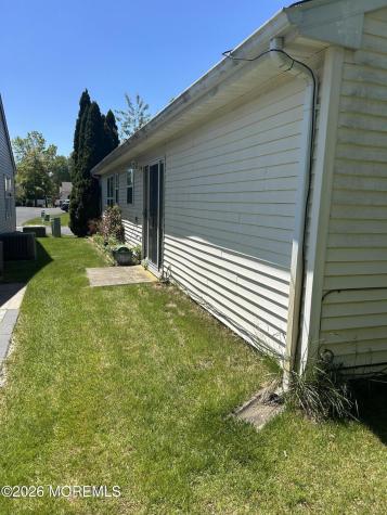 95 Farnworth Close Freehold NJ 07728
