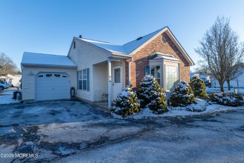 95 Farnworth Close Freehold NJ 07728