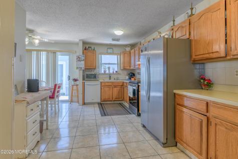 95 Farnworth Close Freehold NJ 07728
